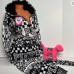 Victoria'Secret Black an White Check Pajama one piece jumper small zip on front